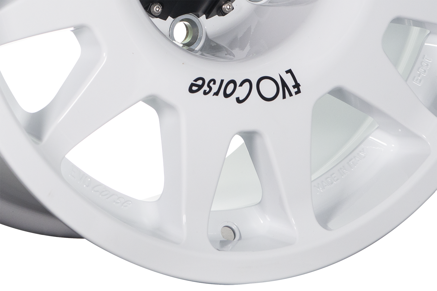 SE4160630011 DakarZero 8x17 0 Offset 6 Holes White Color